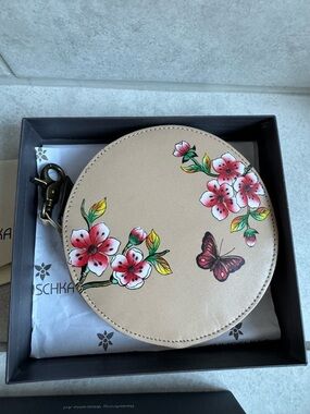 Anuschka Beige Leather Floral & Butterfly Round Key Coin Holder Clip EUC